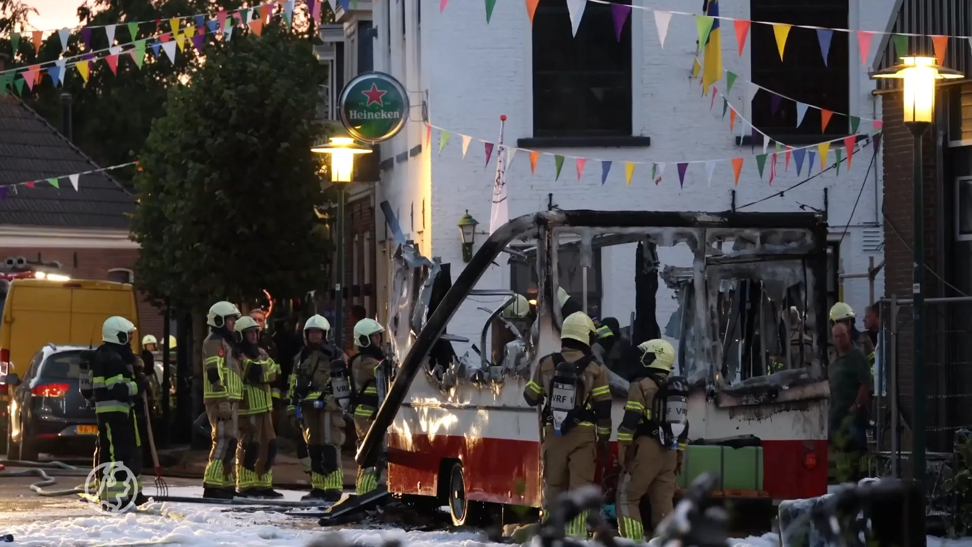 Frietkraam fikt af tijdens dorpsfeest in Friesland, drie gewonden