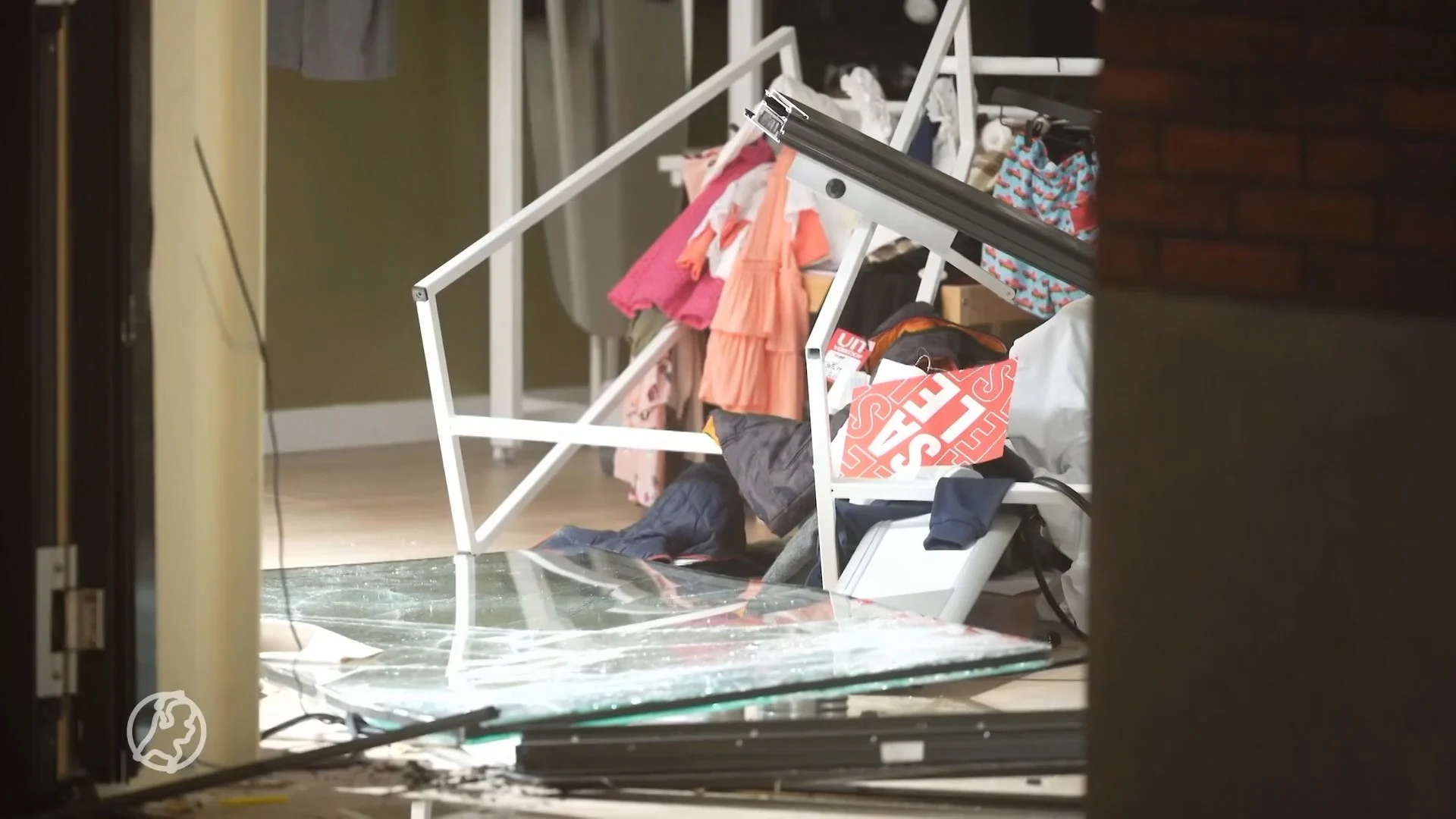 Ravage na ramkraak in kledingzaak winkelcentrum Bilthoven