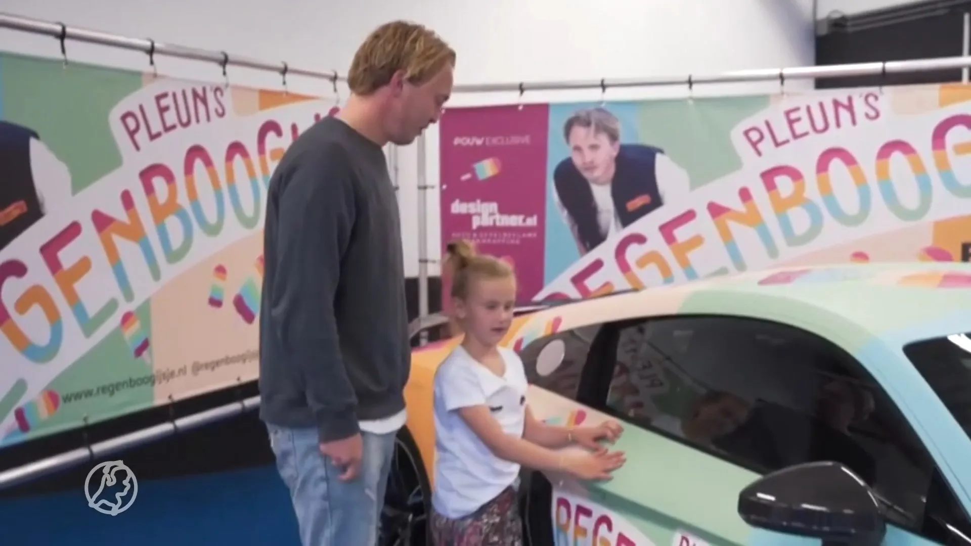 Regenboogauto van Snelle voor Pleun