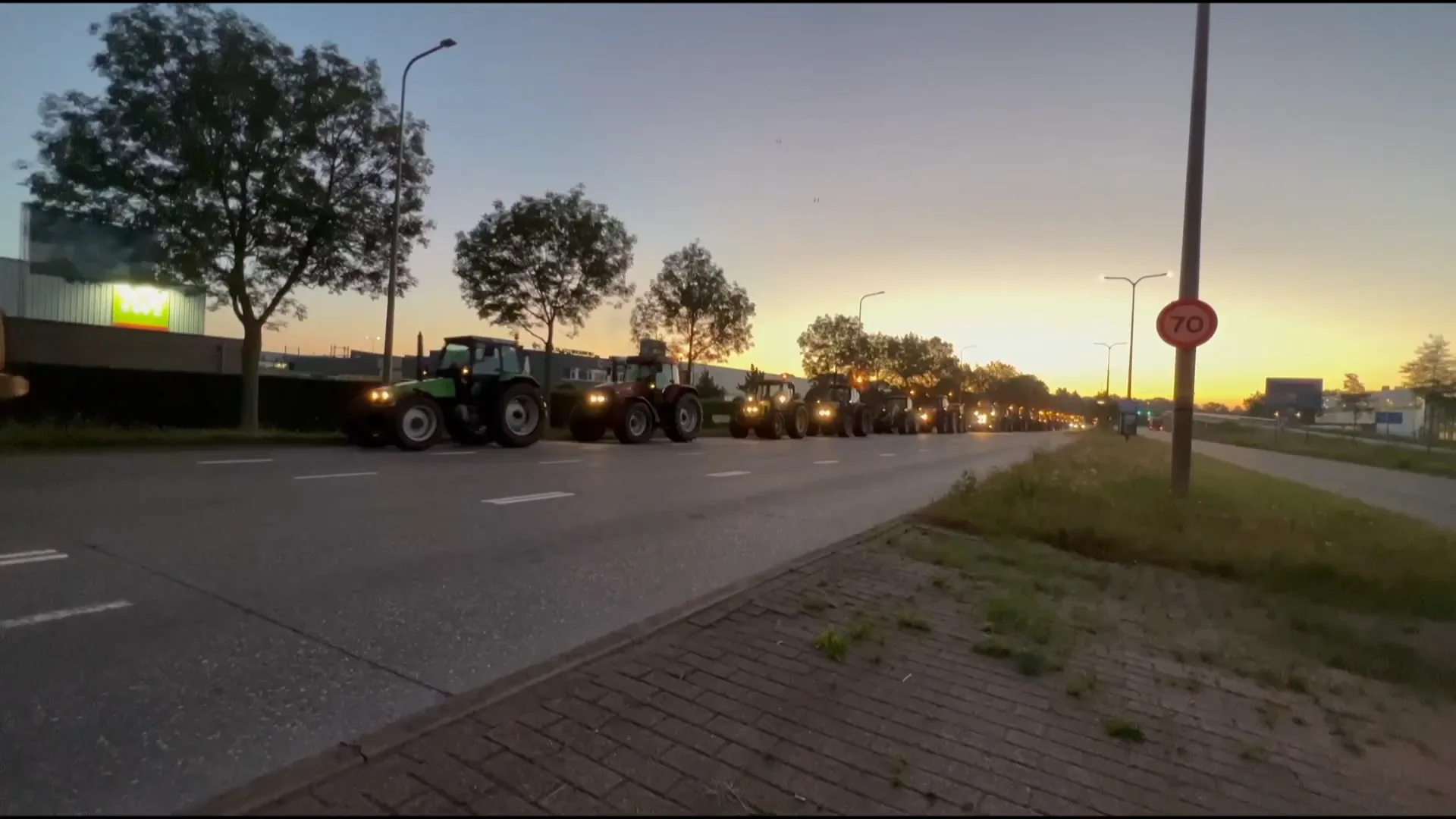 Rijkswaterstaat deelt stand van zaken op de weg door boerenprotesten