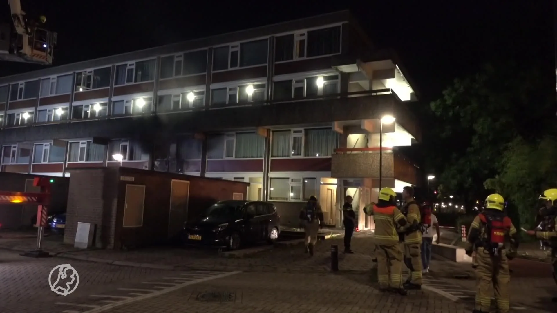 Bewoners veertig woningen tijdelijk geëvacueerd na brand in flat Hoorn