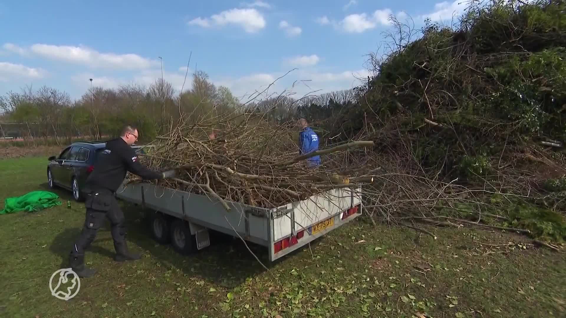 Drents dorp zamelt massaal snoeiafval in nadat paasbult voortijdig afbrandde