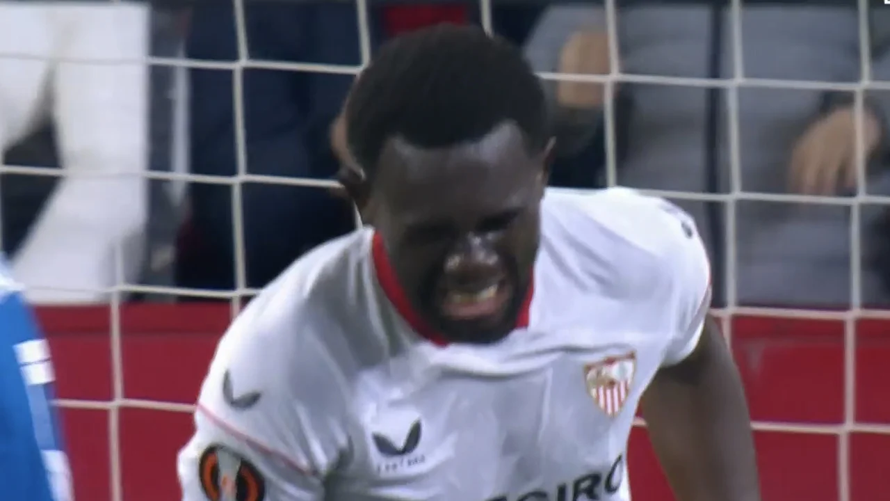 KANS: Kouassi kopt naast uit corner van Rakitic