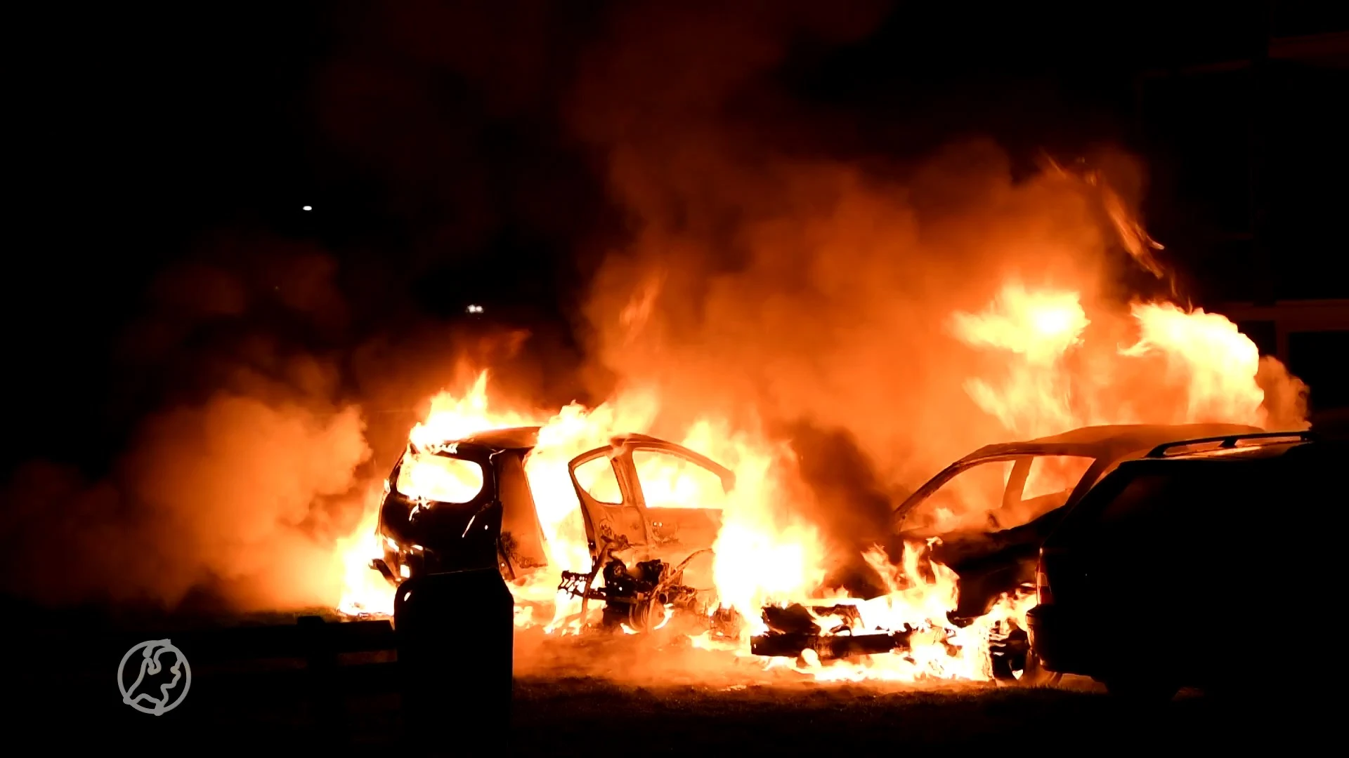 Meerdere auto's in Woerden in vlammen opgegaan