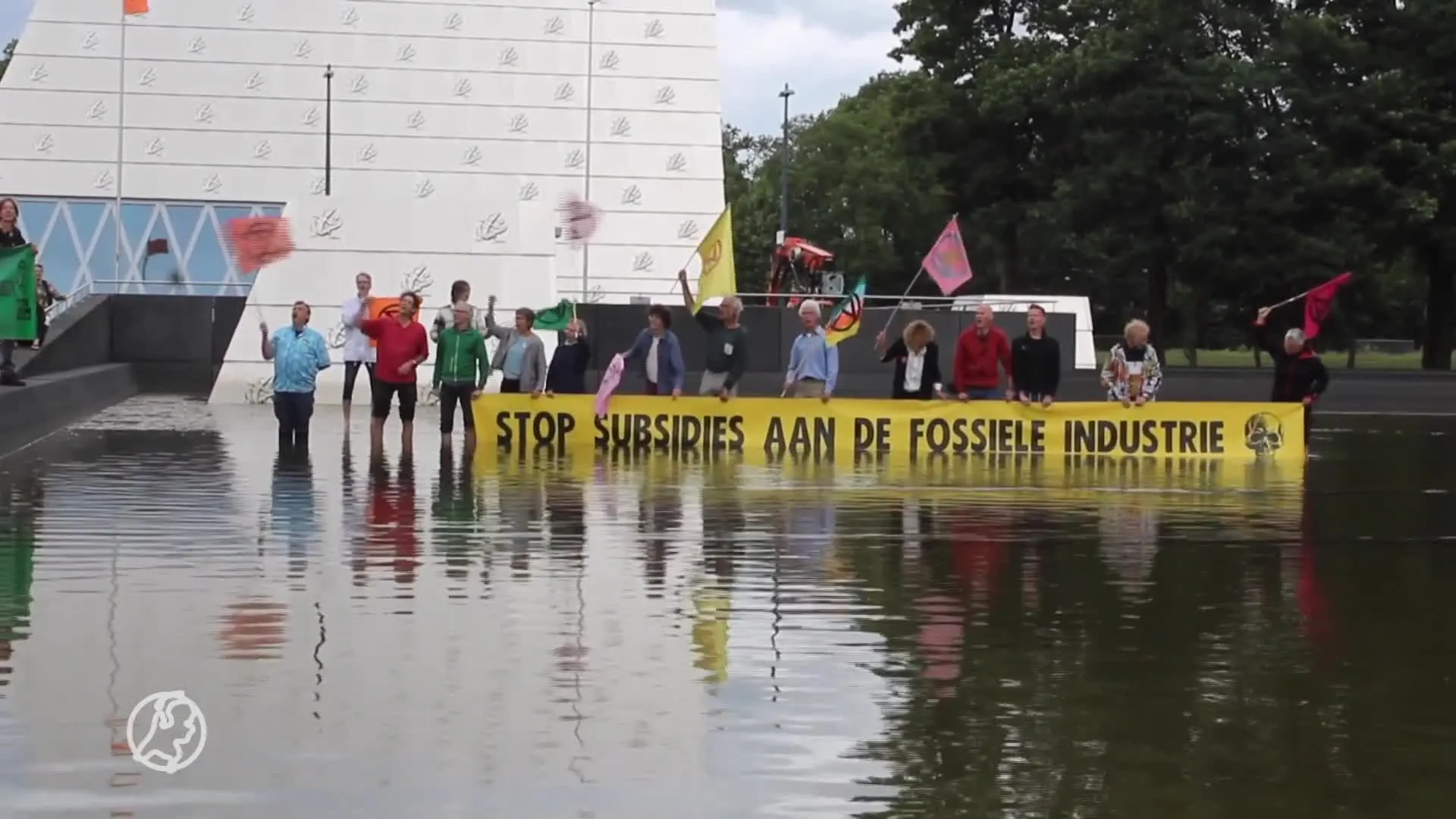 Belastingkantoor Apeldoorn ontruimd na misverstand, veel politie aanwezig