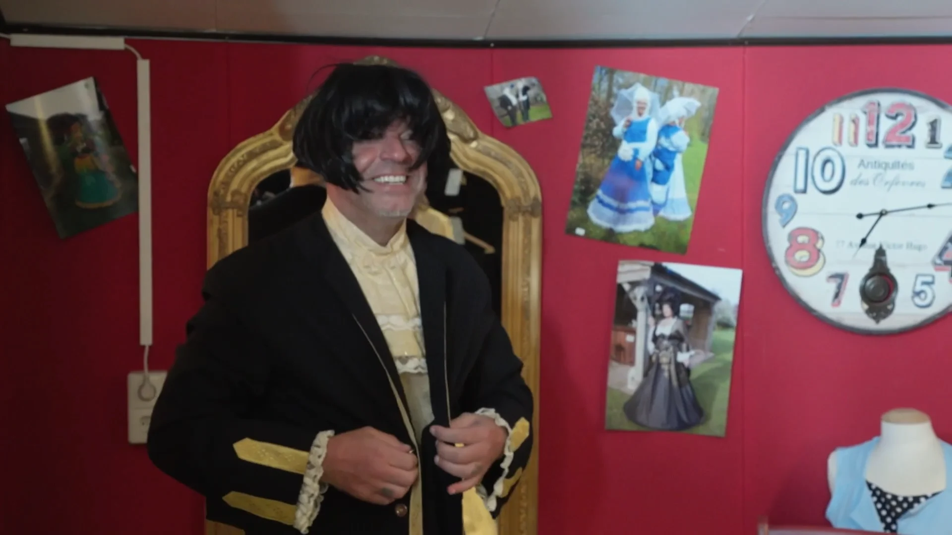 Andy en Melisa gaan OP JACHT naar een HYSTERISCHE verkleed outfit