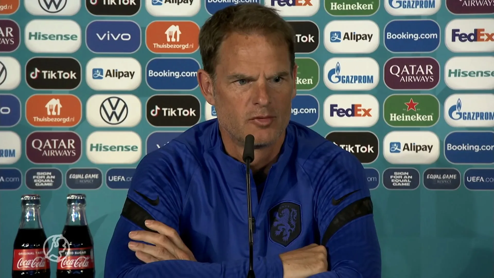 Bondscoach Frank de Boer 'gaat ook een vliegtuigje huren' voo...