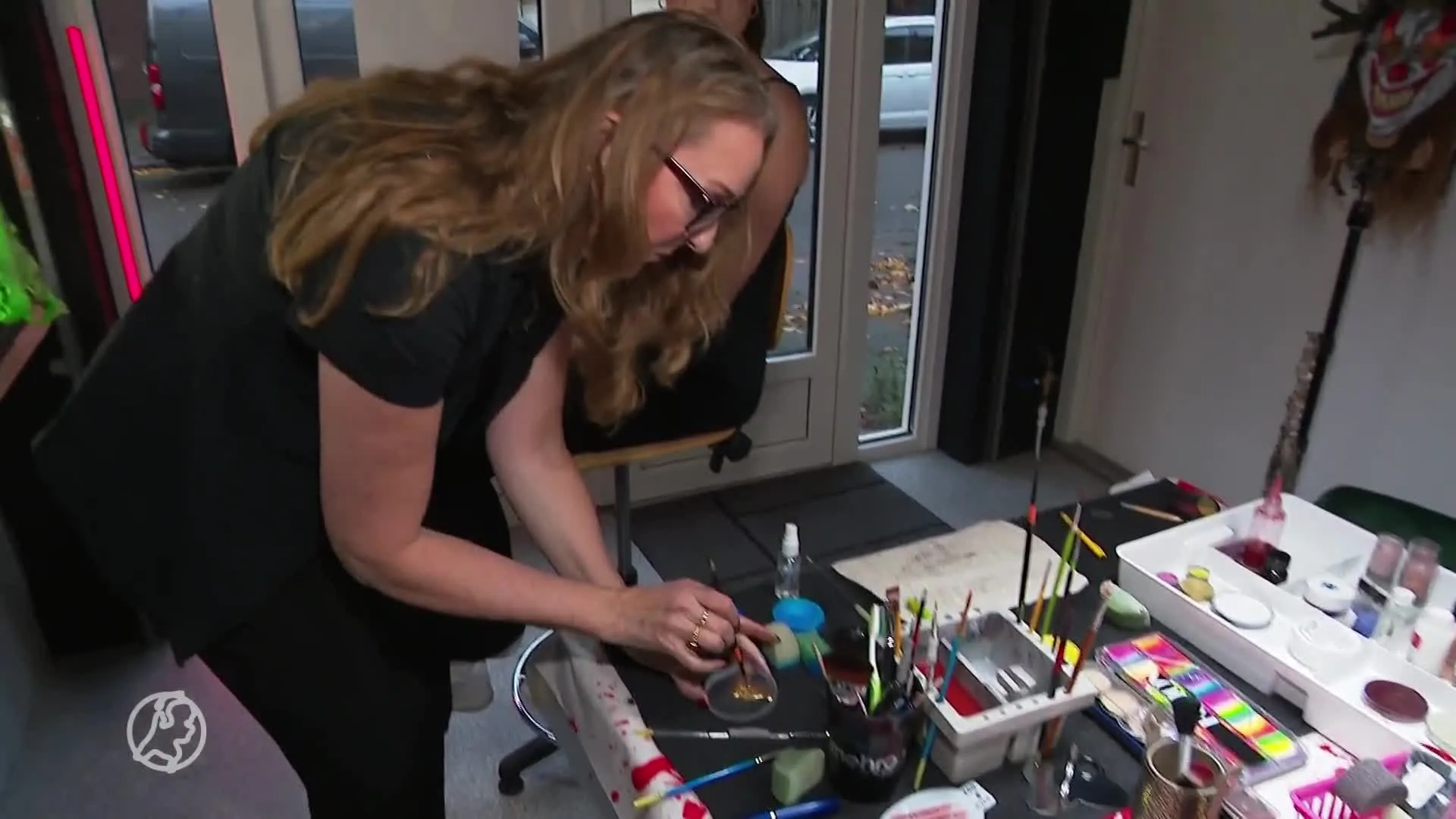 Halloween voor de deur, kostuums vliegen over de toonbank en make-upartiesten volgeboekt