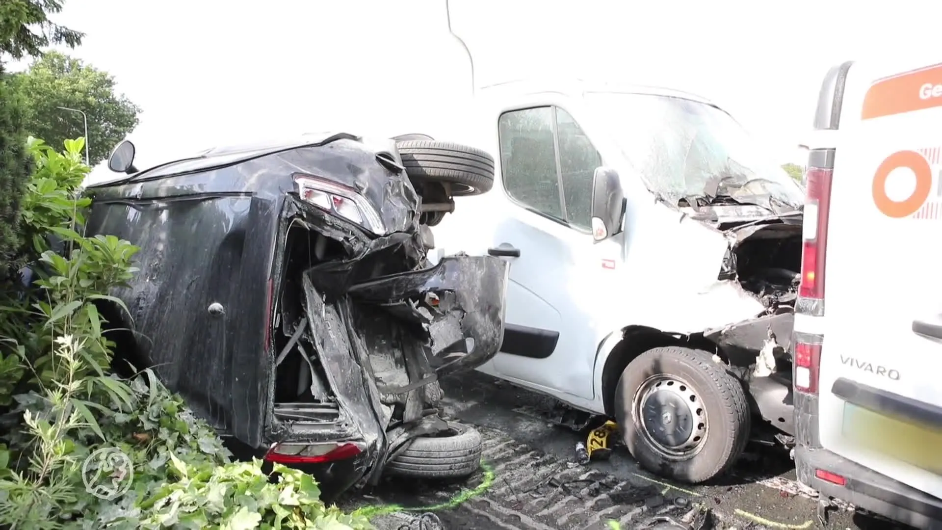 Meerdere gewonden bij ernstig ongeluk met drie auto's op N-weg in Gelderland