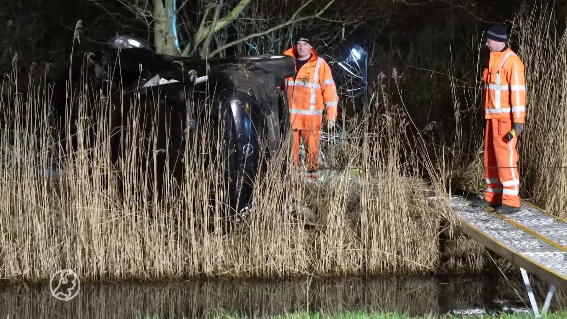 Auto vliegt over sloot bij bizar ongeluk A2 Nieuwegein
