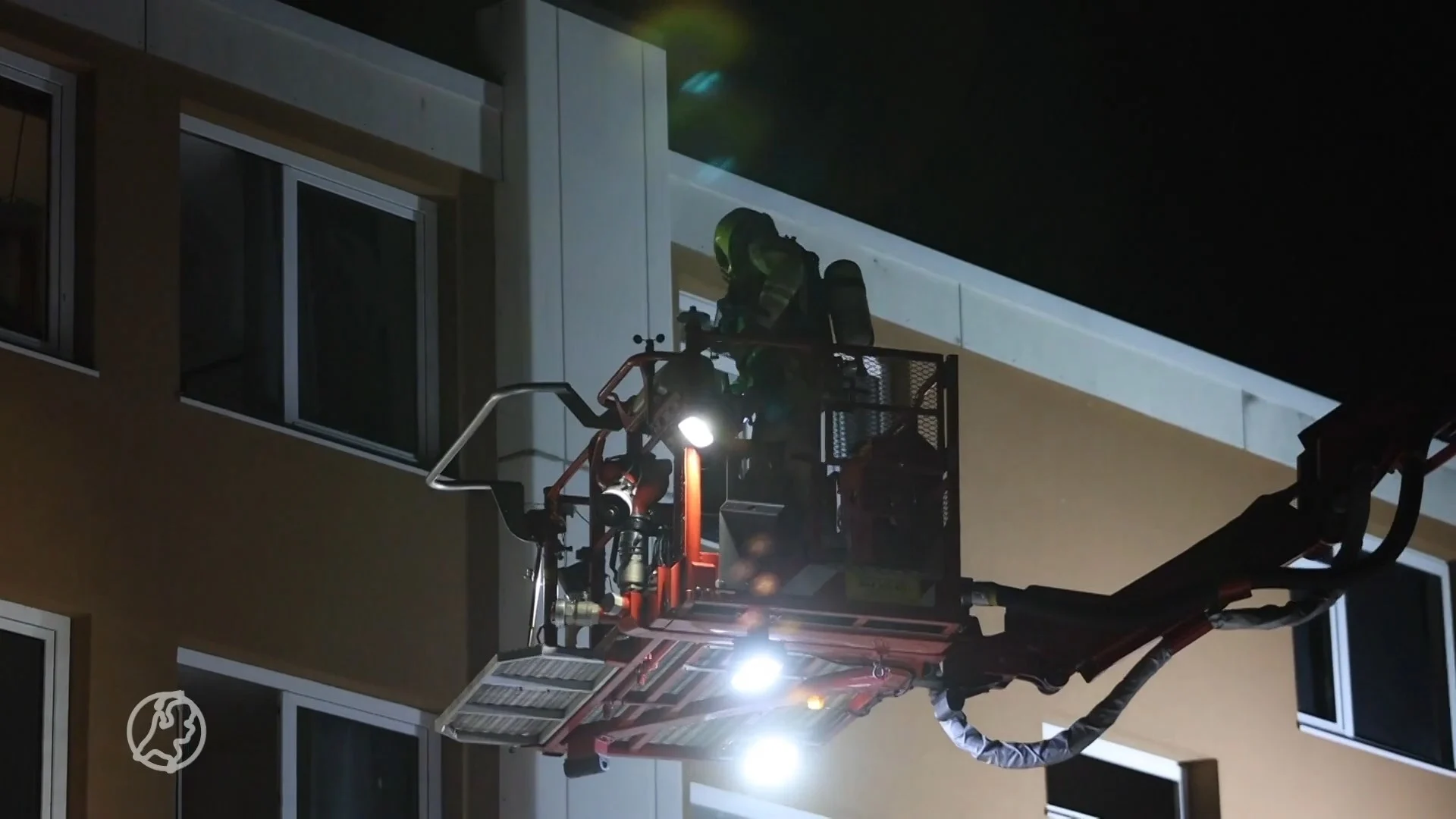 Appartementen ontruimd na ontploffing en brand in Hoogvliet