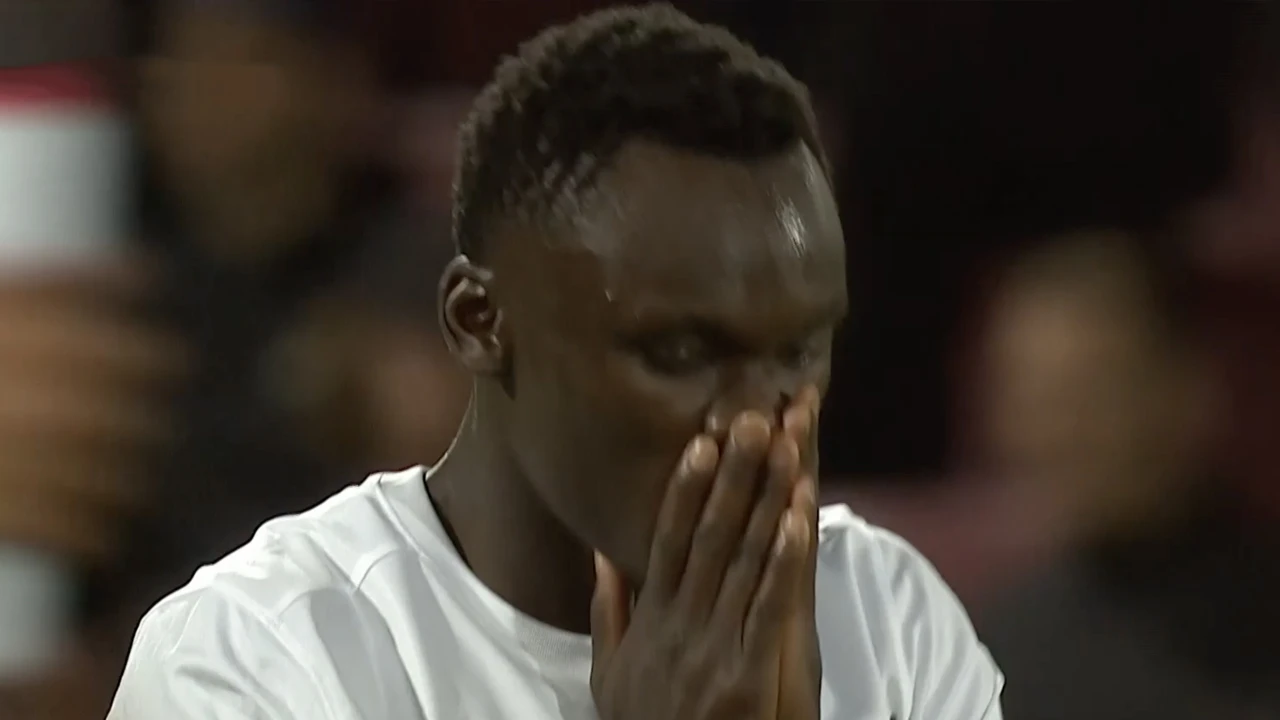 KANS: FC Midtjylland raakt de bovenkant van de lat uit vrije trap