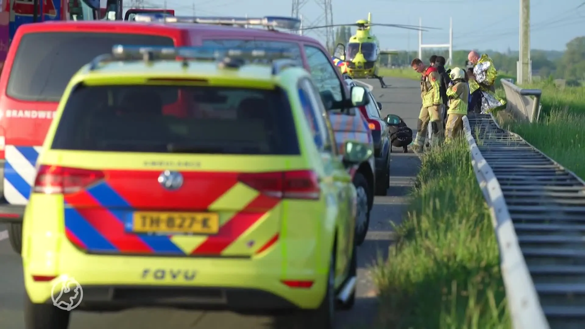 Drie gewonden na ongeval met twee voertuigen op A2 bij Breukelen, weg dicht