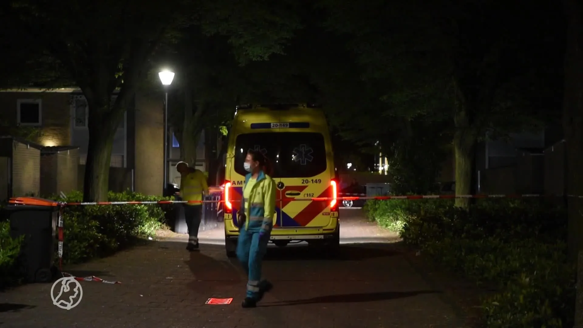 Onbekenden gooien brandend voorwerp door raam woning in Tilbu...