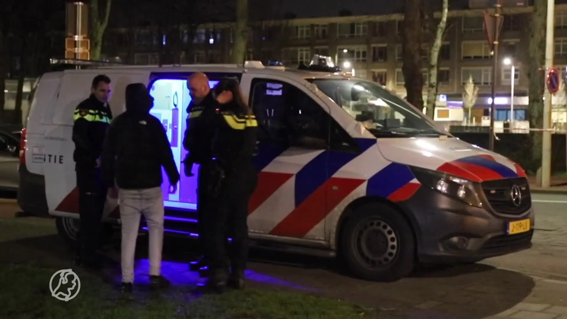 Joyrider (15) vlucht voor de politie en eindigt op de kop in Den Haag