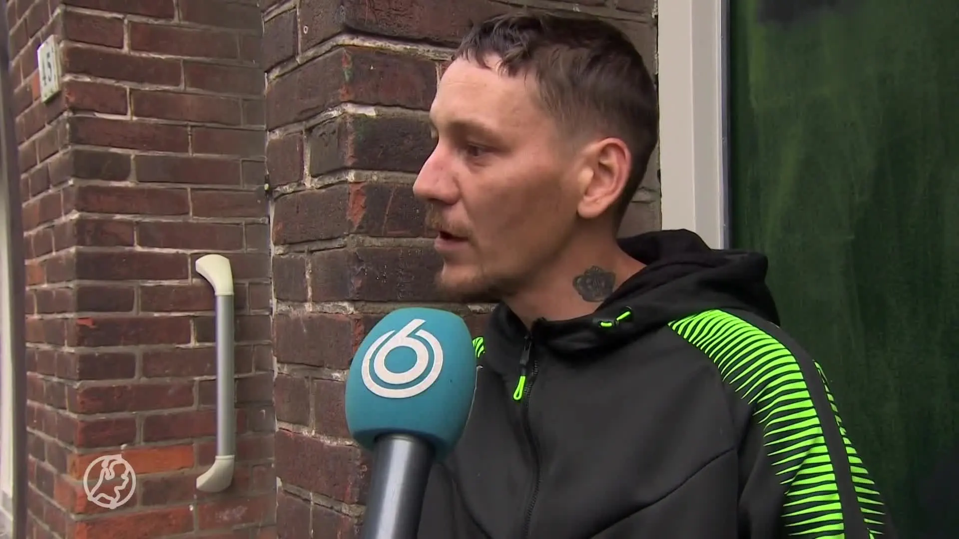 Zee van bloemen bij huis Gino in Maastricht