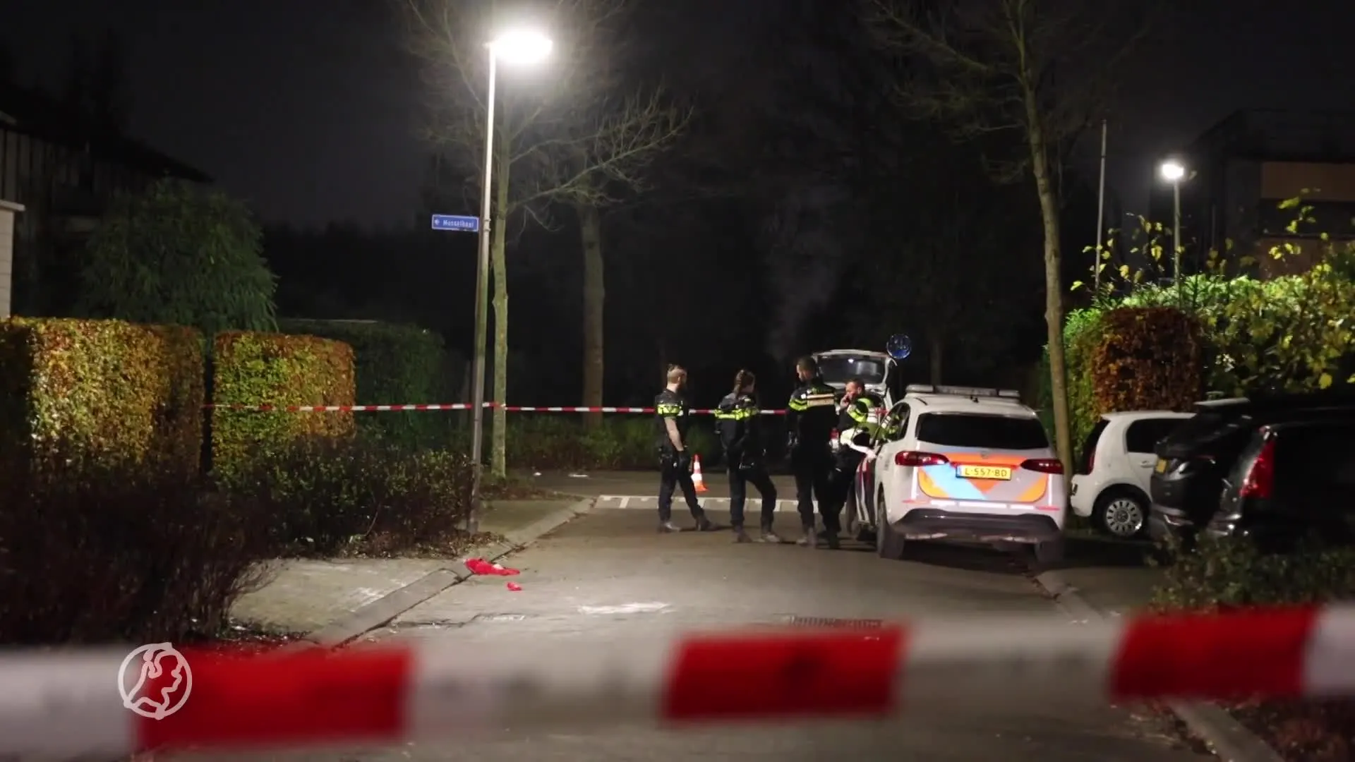 Man zwaargewond bij ruzie in Purmerend, hulpverleners gehinderd.mp4