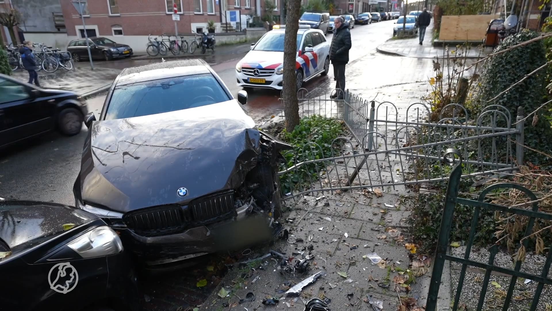 Automatisch inparkeren gaat helemaal mis: 'Die auto deed gewoon wat hij wilde'