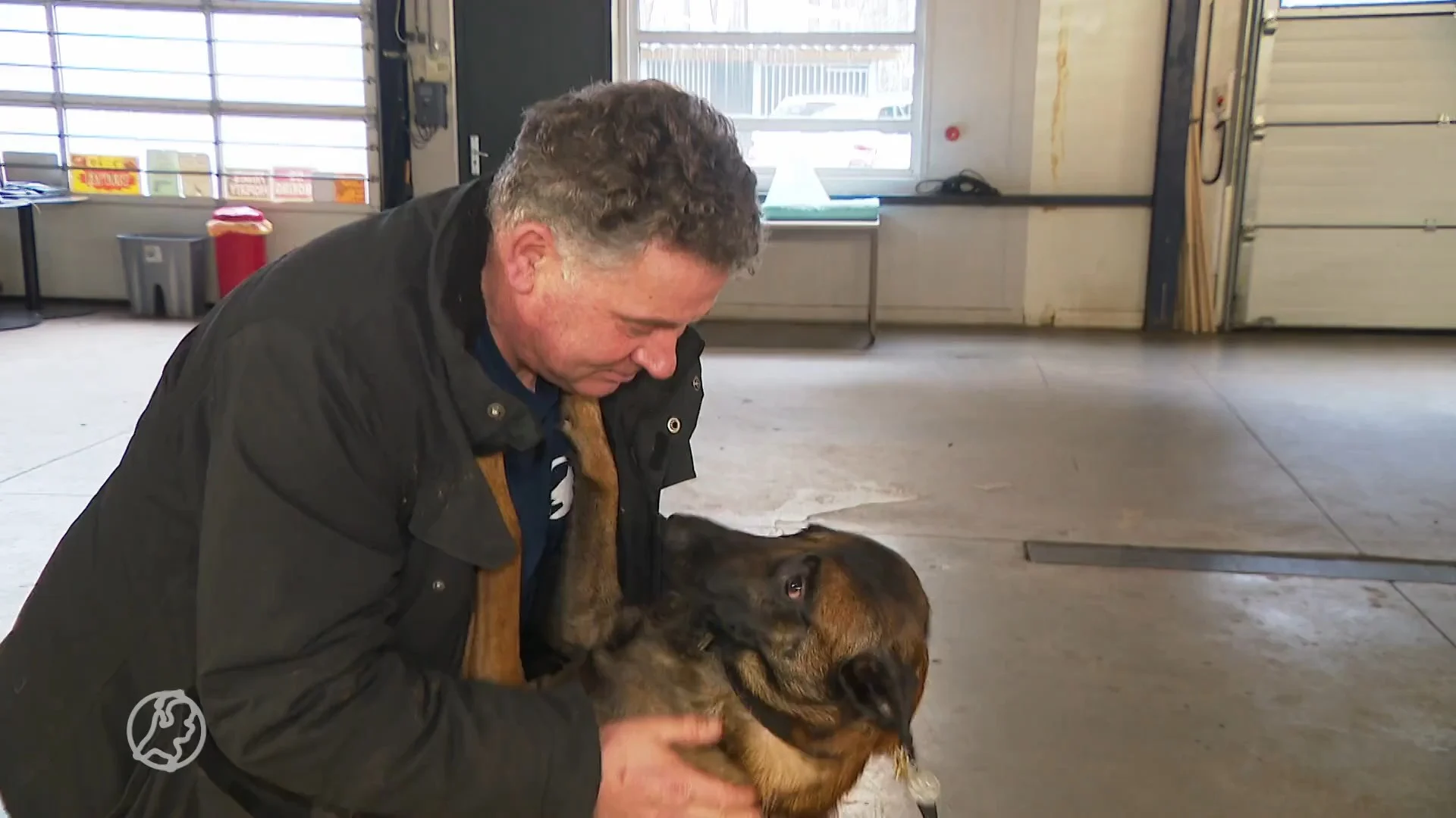 Speciale hondenbus in brand gestoken, trouwe cursisten starte...