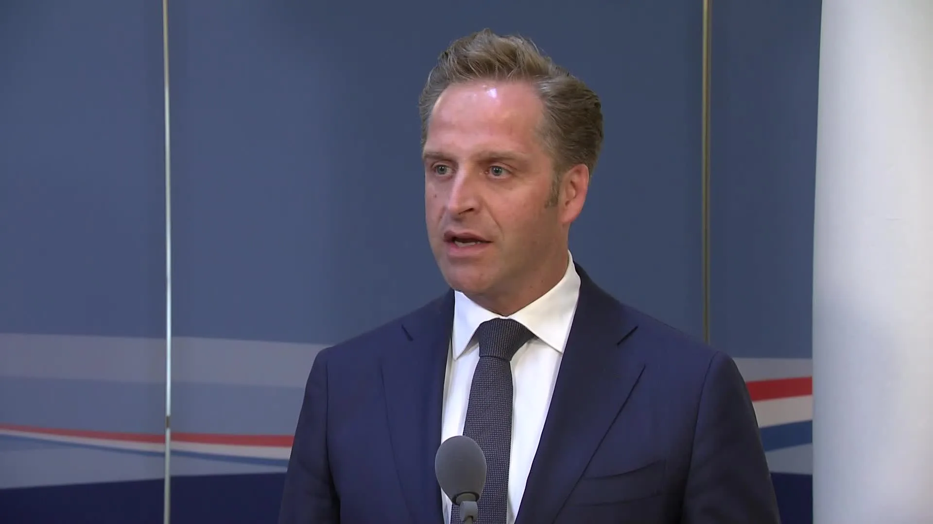 De Jonge: aantal positieve coronatests is gestabiliseerd