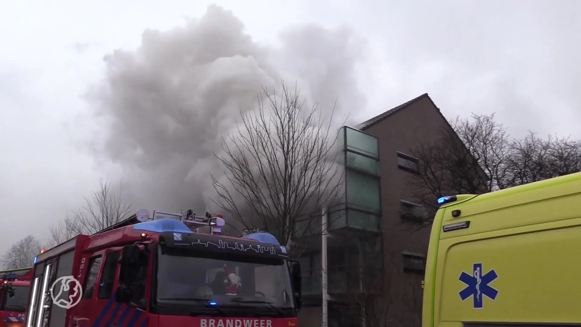 Twee personen gewond bij uitslaande woningbrand in Hengelo