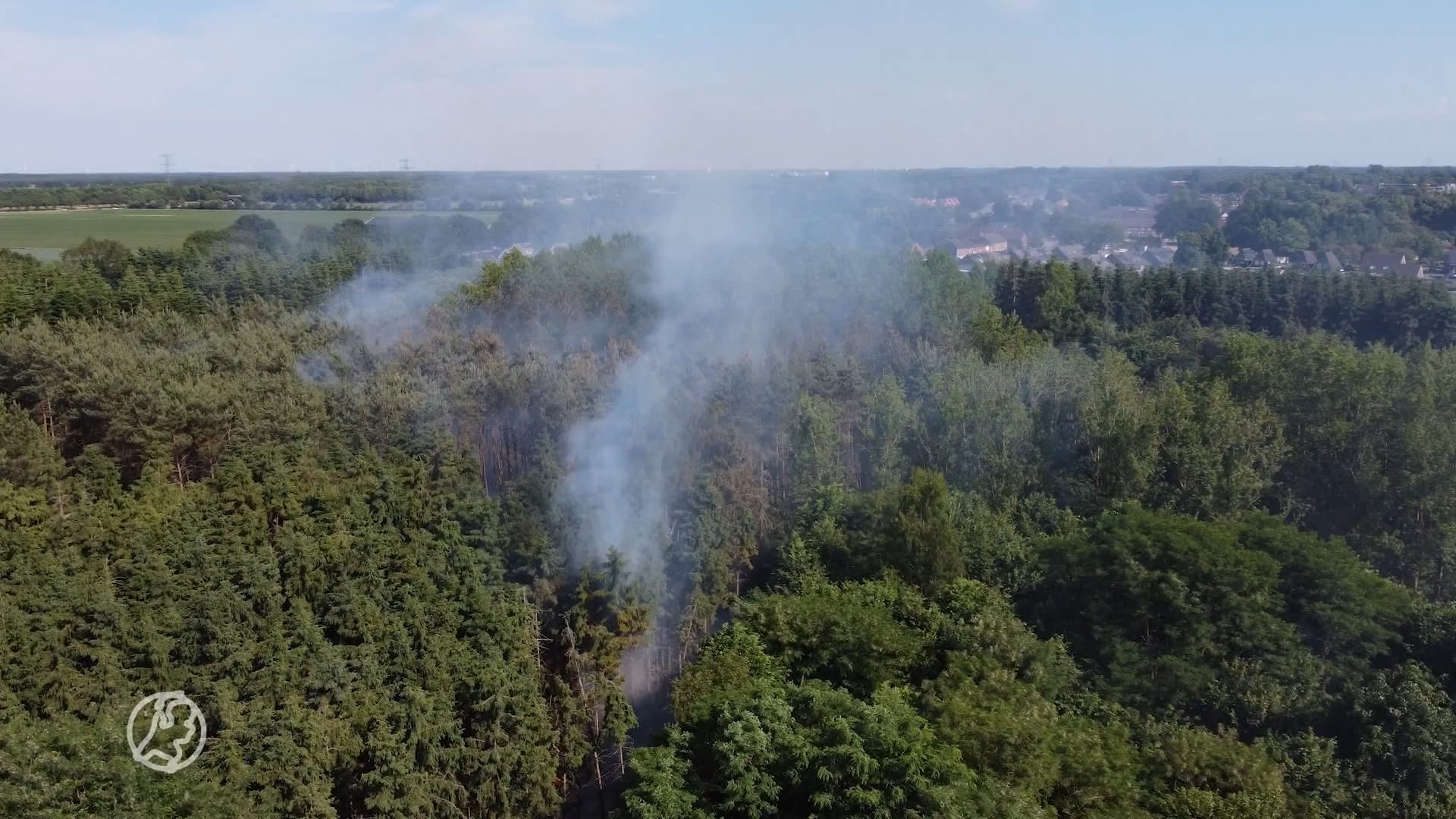 Grote moeilijk te bestrijden bosbrand in Musselkanaal, NL-alert verstuurd