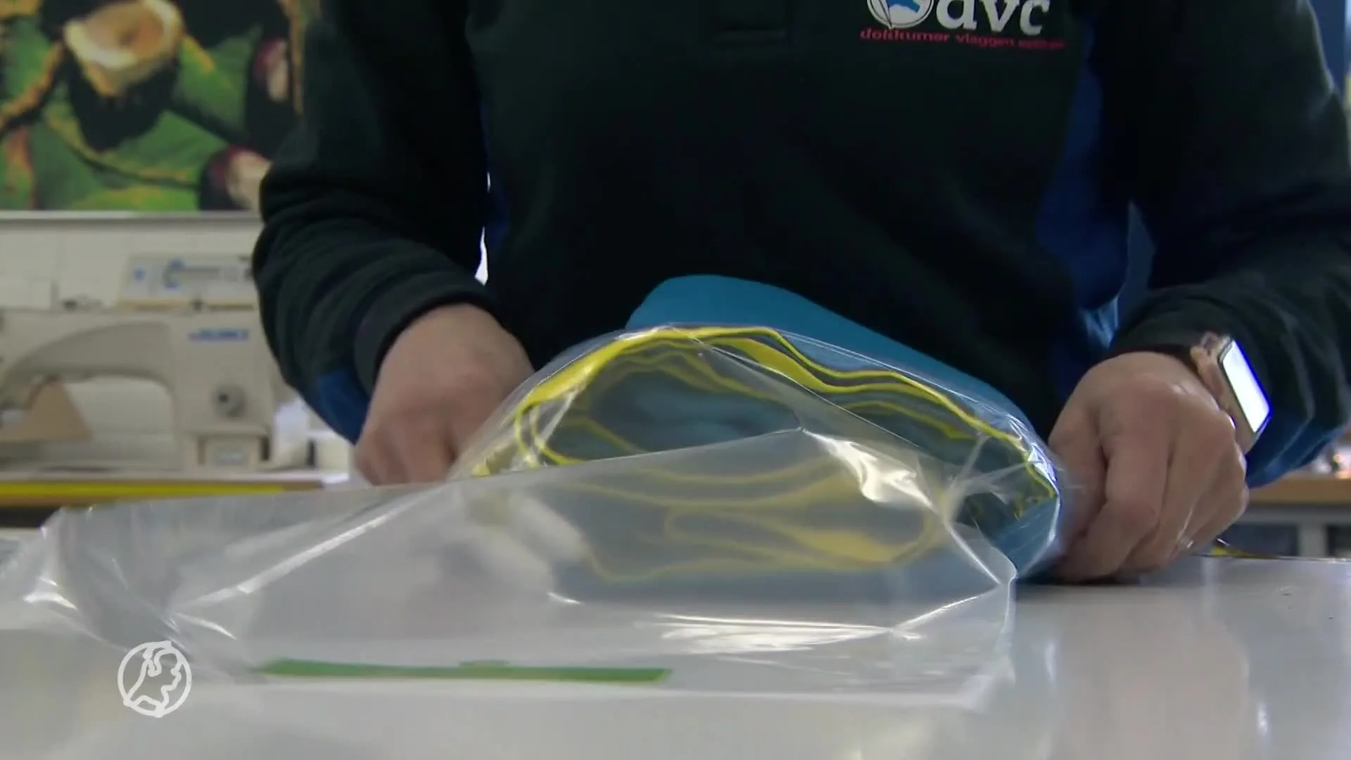 Run op Oekraïense vlaggen als teken van solidariteit, vlaggenmaker moet bijdrukken