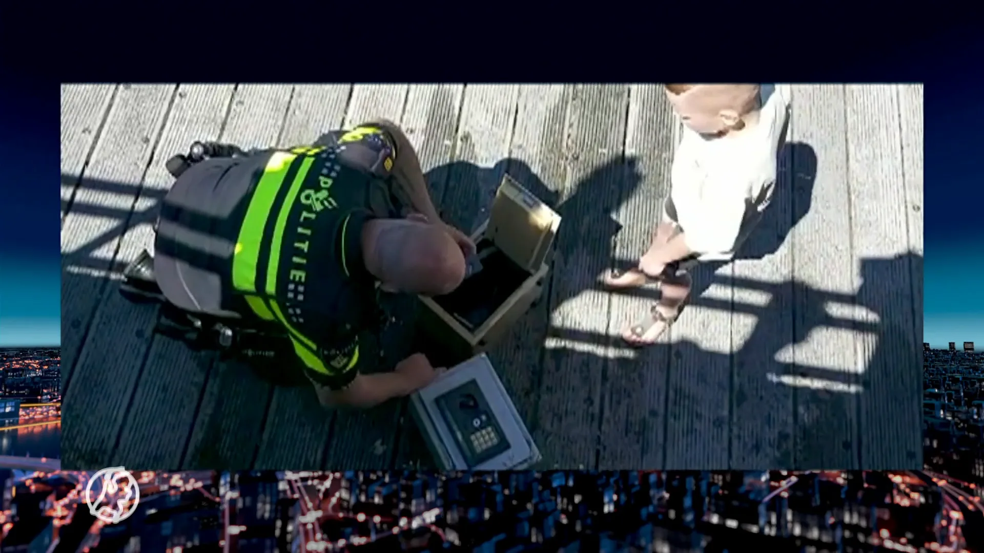 Quinten (8) vindt twee mysterieuze volle kluizen in sloot in Den Haag