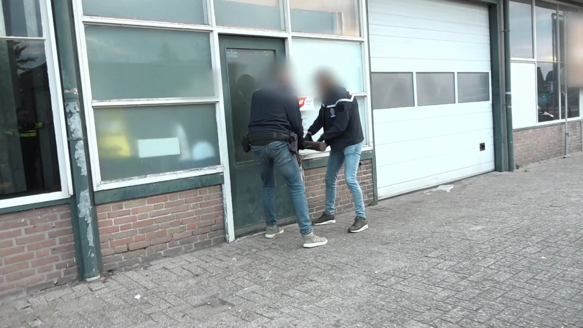 Diverse DOORZOEKINGEN naar MENSENSMOKKEL