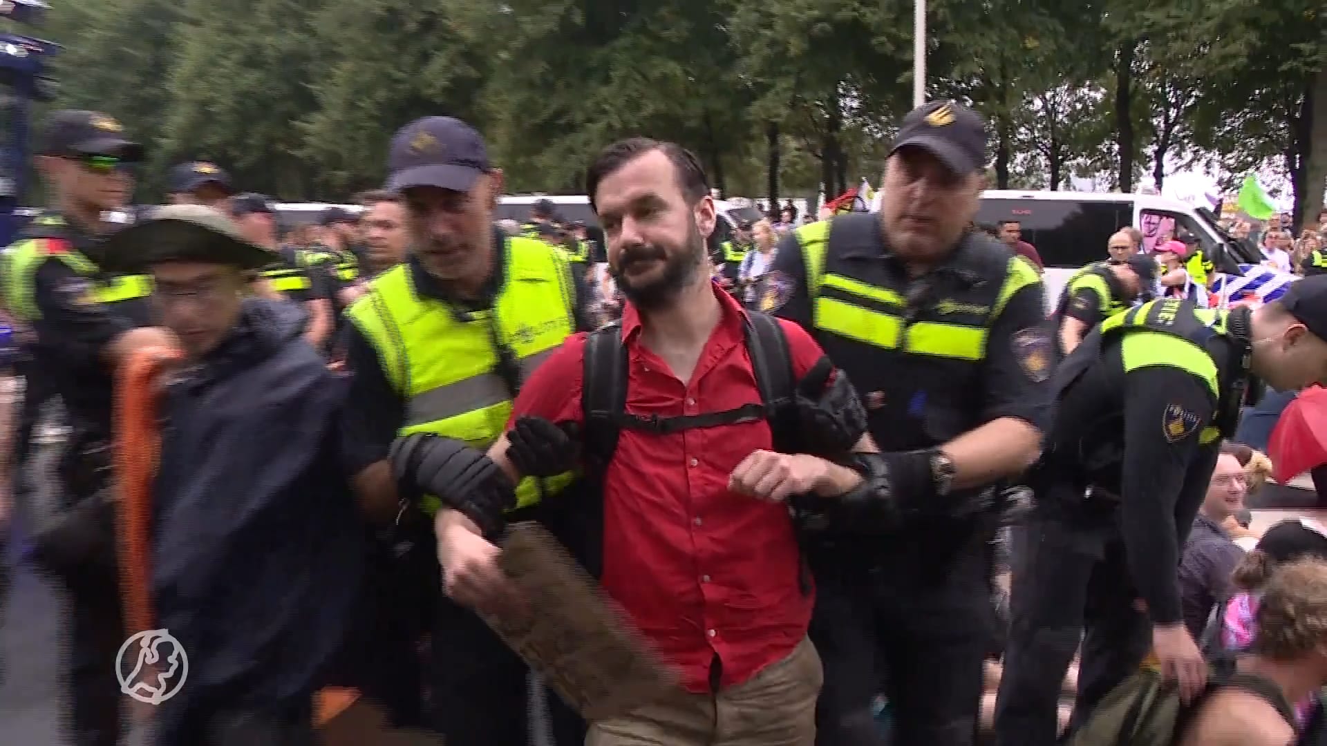 Politie beëindigt klimaatprotest op A12, snelweg nog niet helemaal open