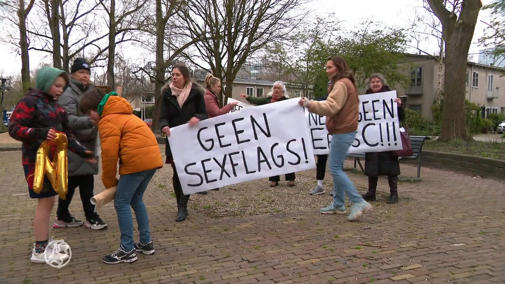 Amsterdammers protesteren tegen komst erotisch centrum: 'Wij zijn heel bang voor de buurt'
