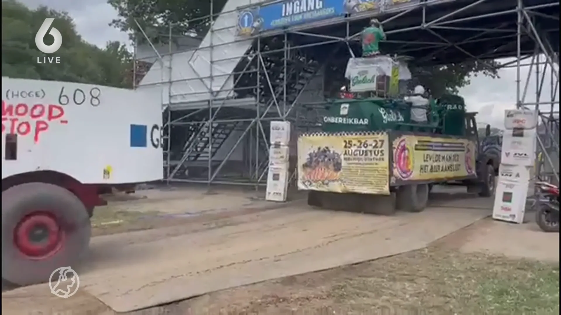 Gewonde op Zwarte Cross na botsing met loopbrug en akelige val