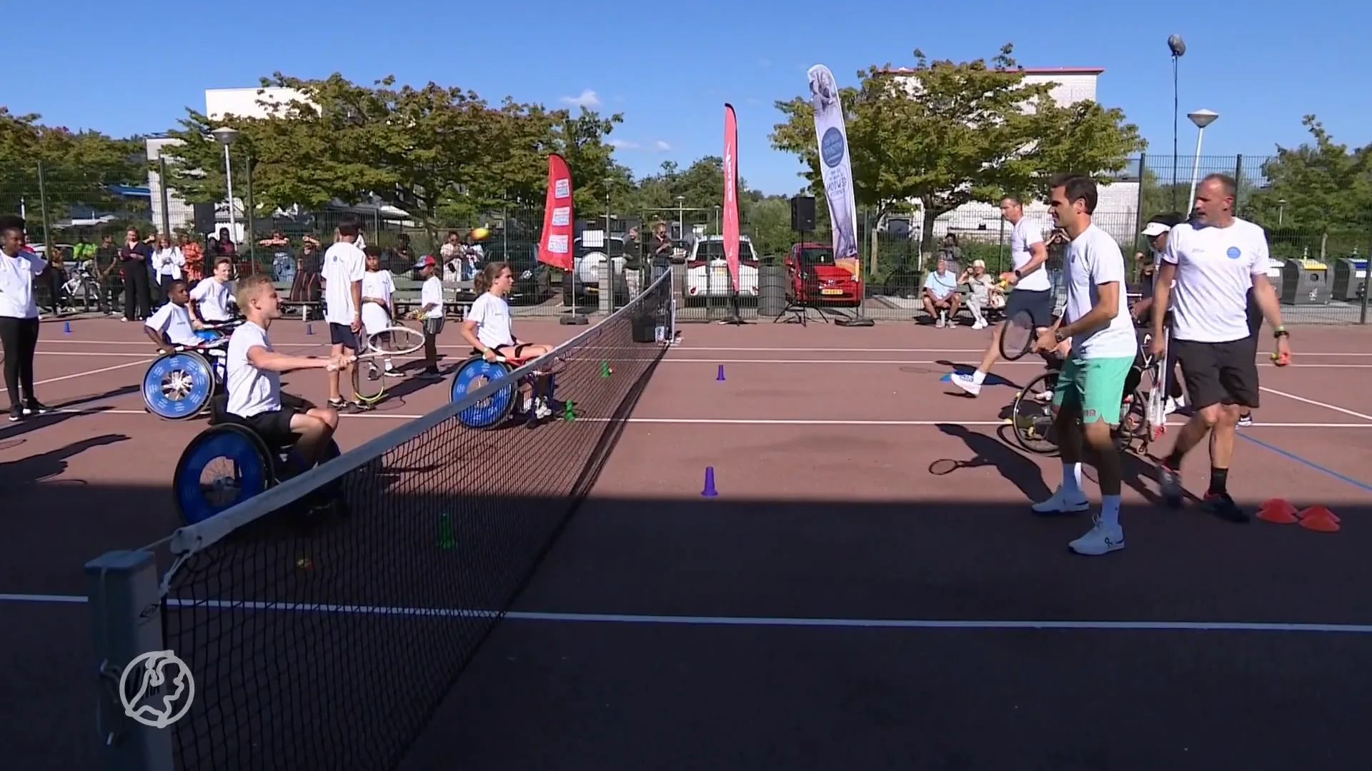 Rolstoeltennisser Robin ontmoet zijn held Roger Federer: 'Supervet, een droom die uitkomt!'