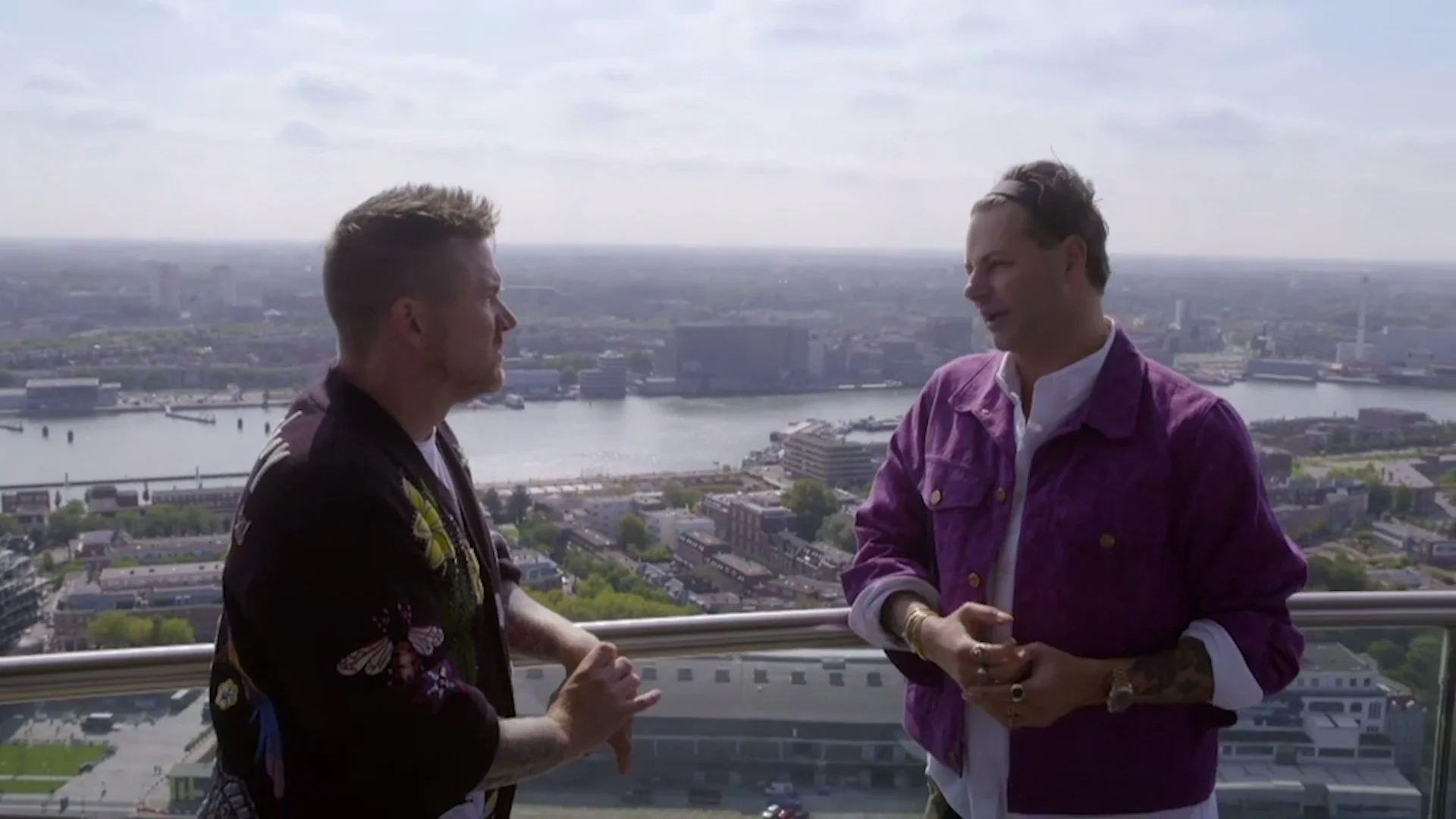 Het raakt Fred als hij hoort dat zijn vader trots is