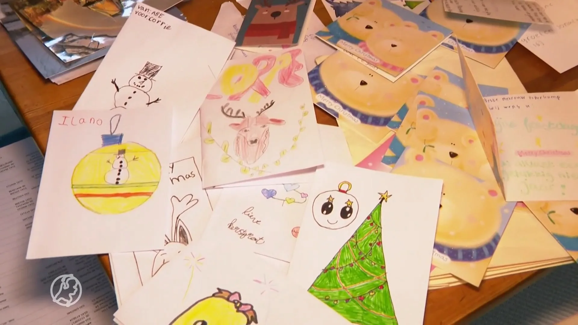 Steeds meer Nederlanders sturen kerstkaarten door eenzaamheid corona