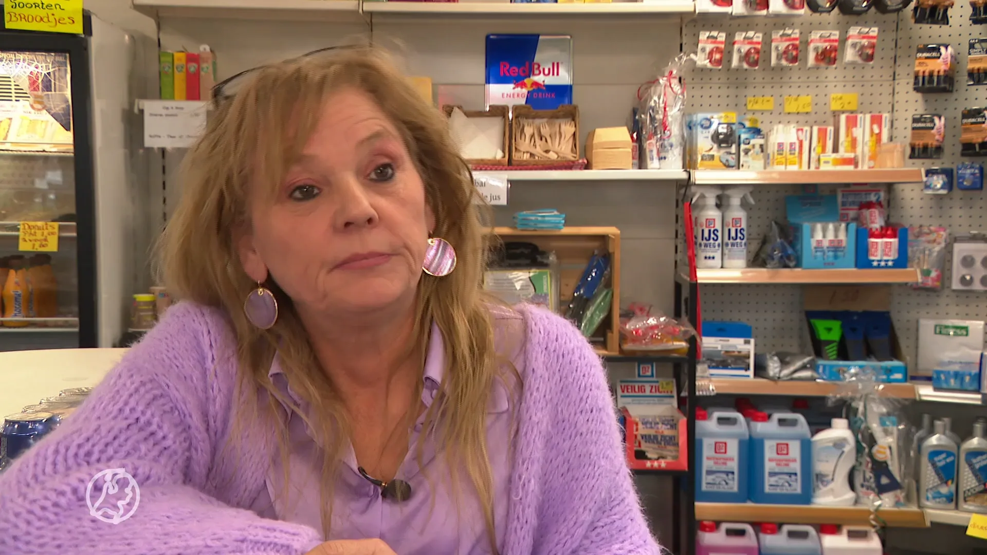 Tankstationwinkel houdt deur voortaan op slot wegens overlast asielzoekers