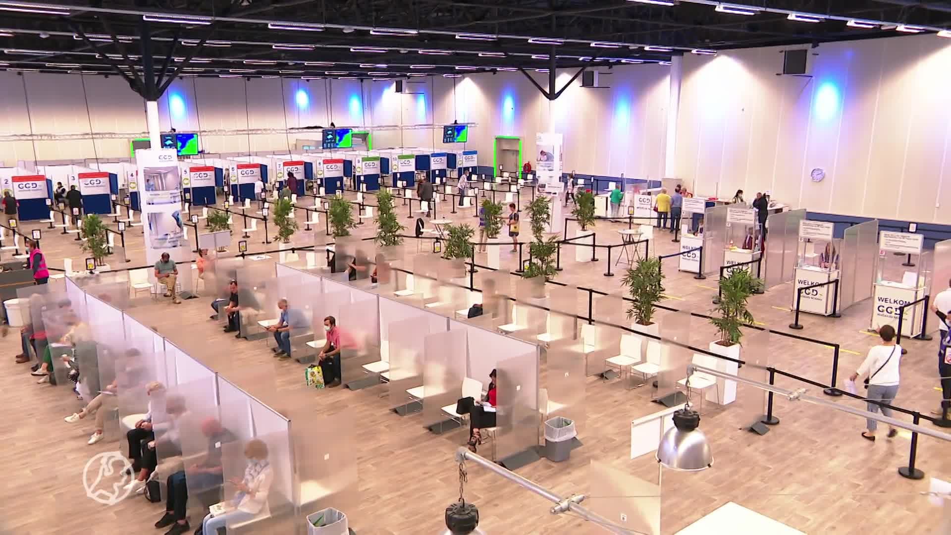 Tientallen jongeren dringen voor bij vaccineren, GGD gaat ext...