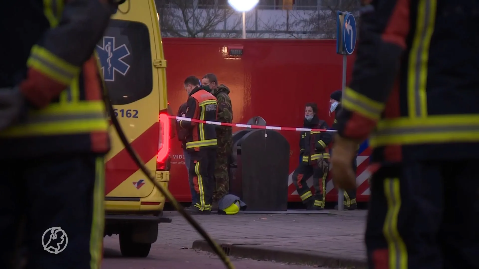 Bewoner zwaargewond geraakt door vuurwerkbom in flat Alphen, ...