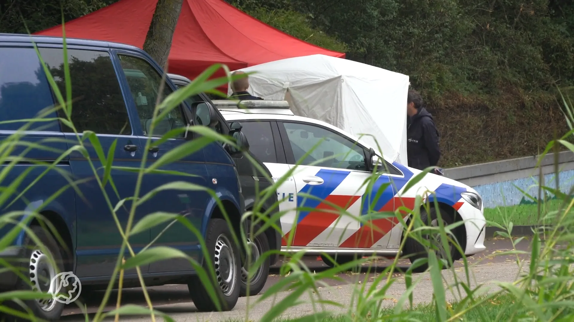 Politie onderzoekt dode langs druk wandelpad in Zwolle