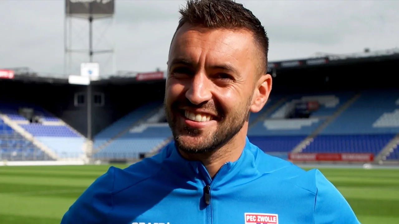 Van Polen legt handgebaar tegen Go Ahead-fans uit: 'Me moeder is blijkbaar een hoer'