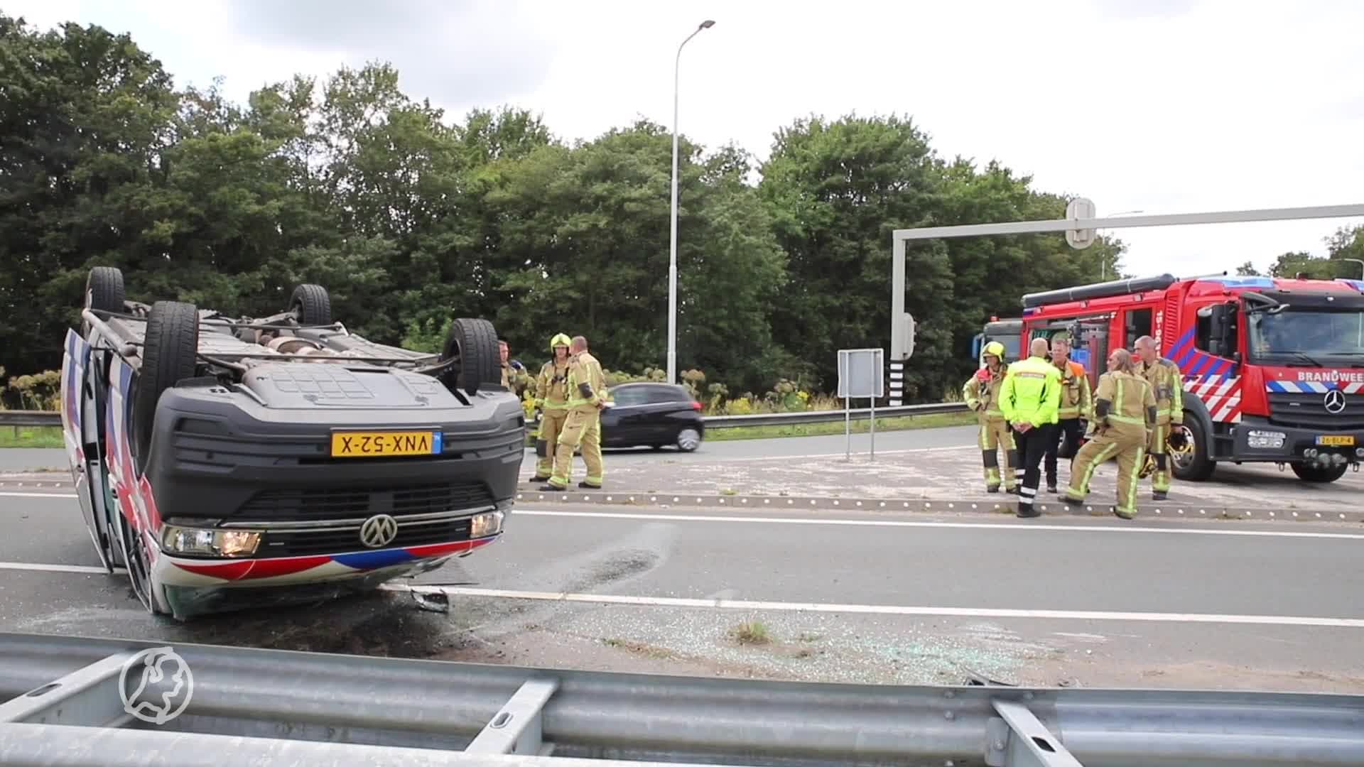 Politiebus crasht in Delft