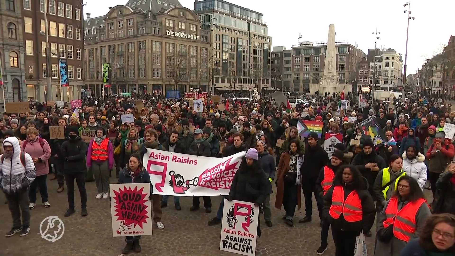 Ruim honderd demonstranten bij protest op Dam tegen Wilders