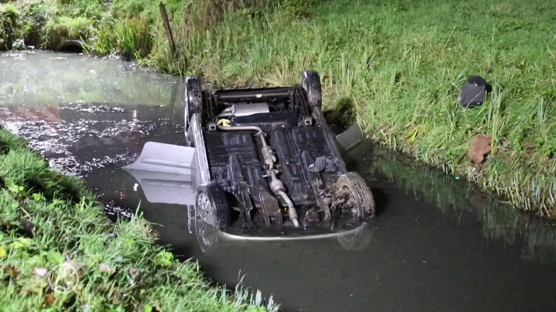 Auto belandt in water Barendrecht: jongen (10) overleden
