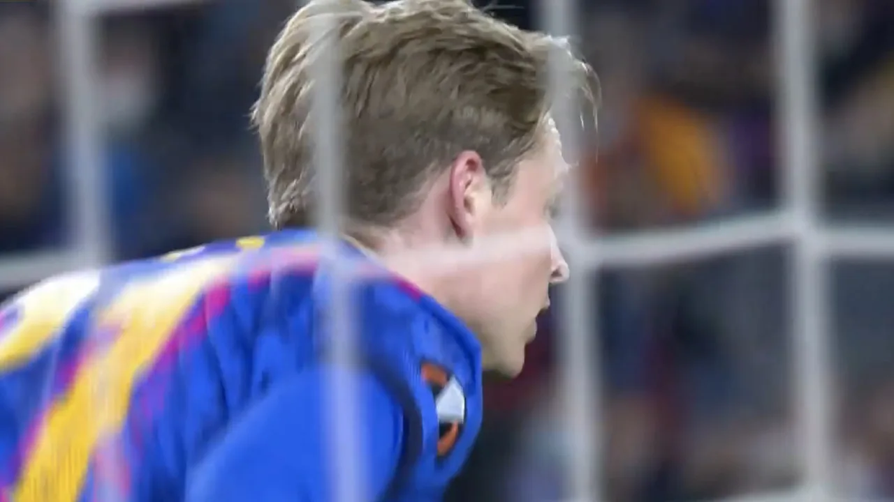 KANS: Frenkie de Jong raakt van dichtbij de paal