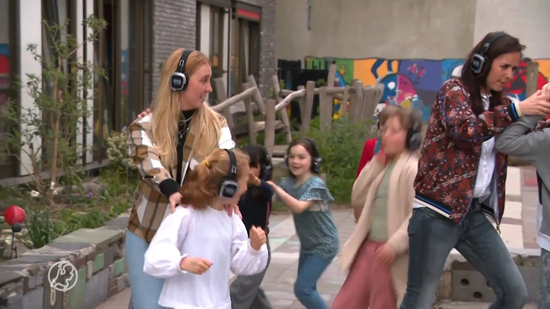 BSO's zijn weer open, in Den Haag kregen de kinderen een disc...