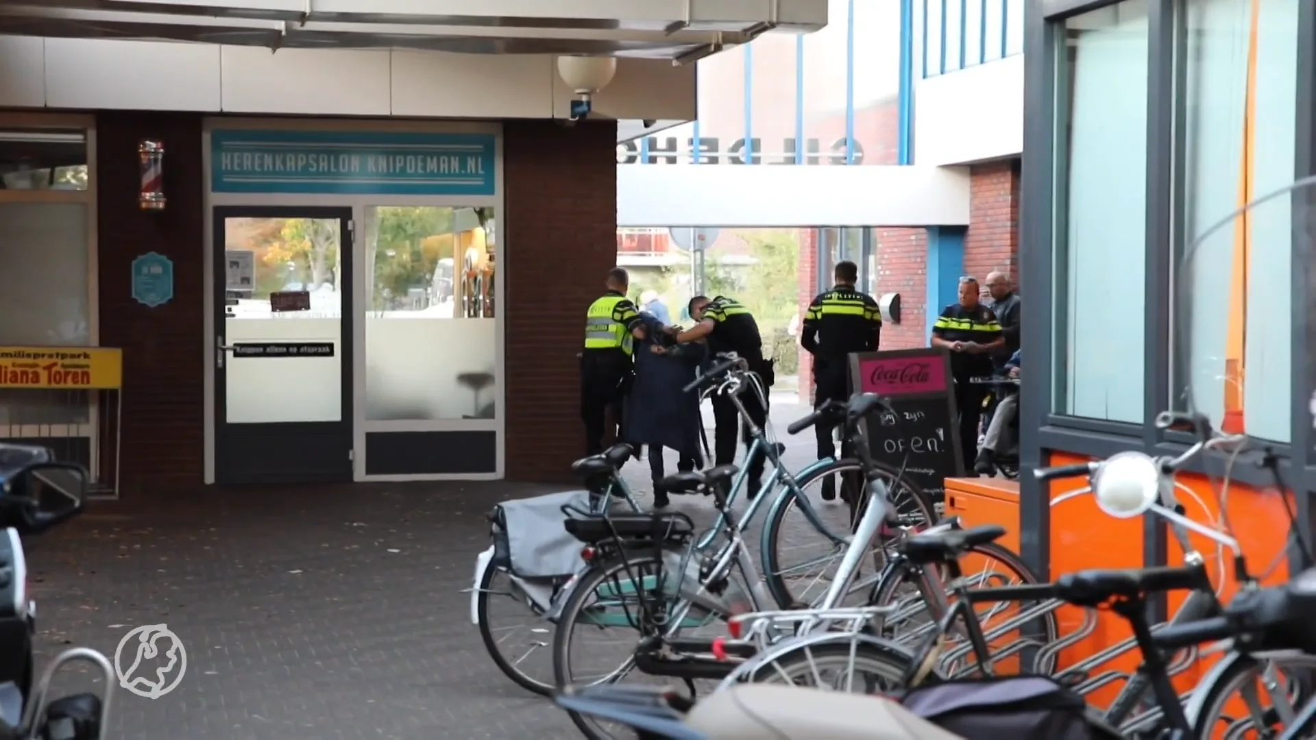 Omstanders overmeesteren man in badjas bij overval op snackbar Apeldoorn