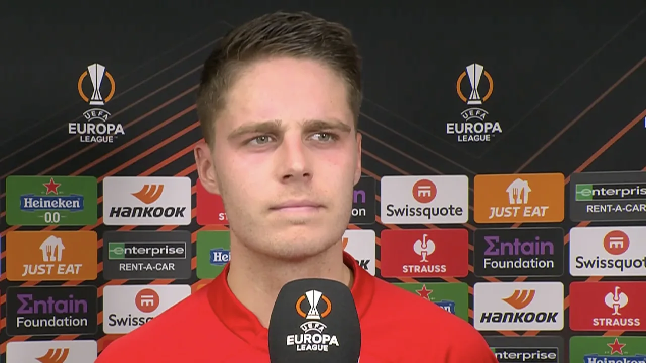 Veerman over eigen rol bij eerste goal Sevilla: 'Volgens mij kreeg ik niet zo'n heel lekker balletje'