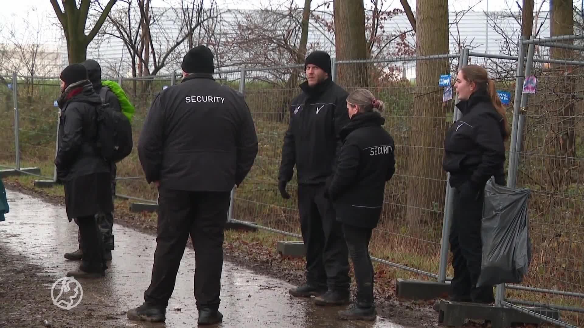 Medewerkers Nedcar houden demonstratie tegen bosbezetting: 'Onze toekomst staat op het spel'