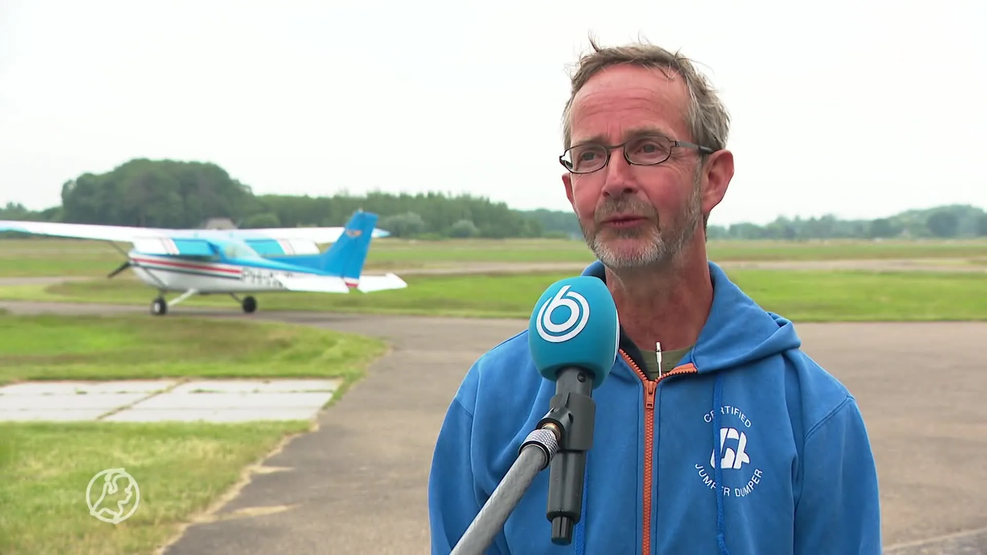 Piloot Hans redt 17 passagiers van de dood: 'Iedereen viel me...