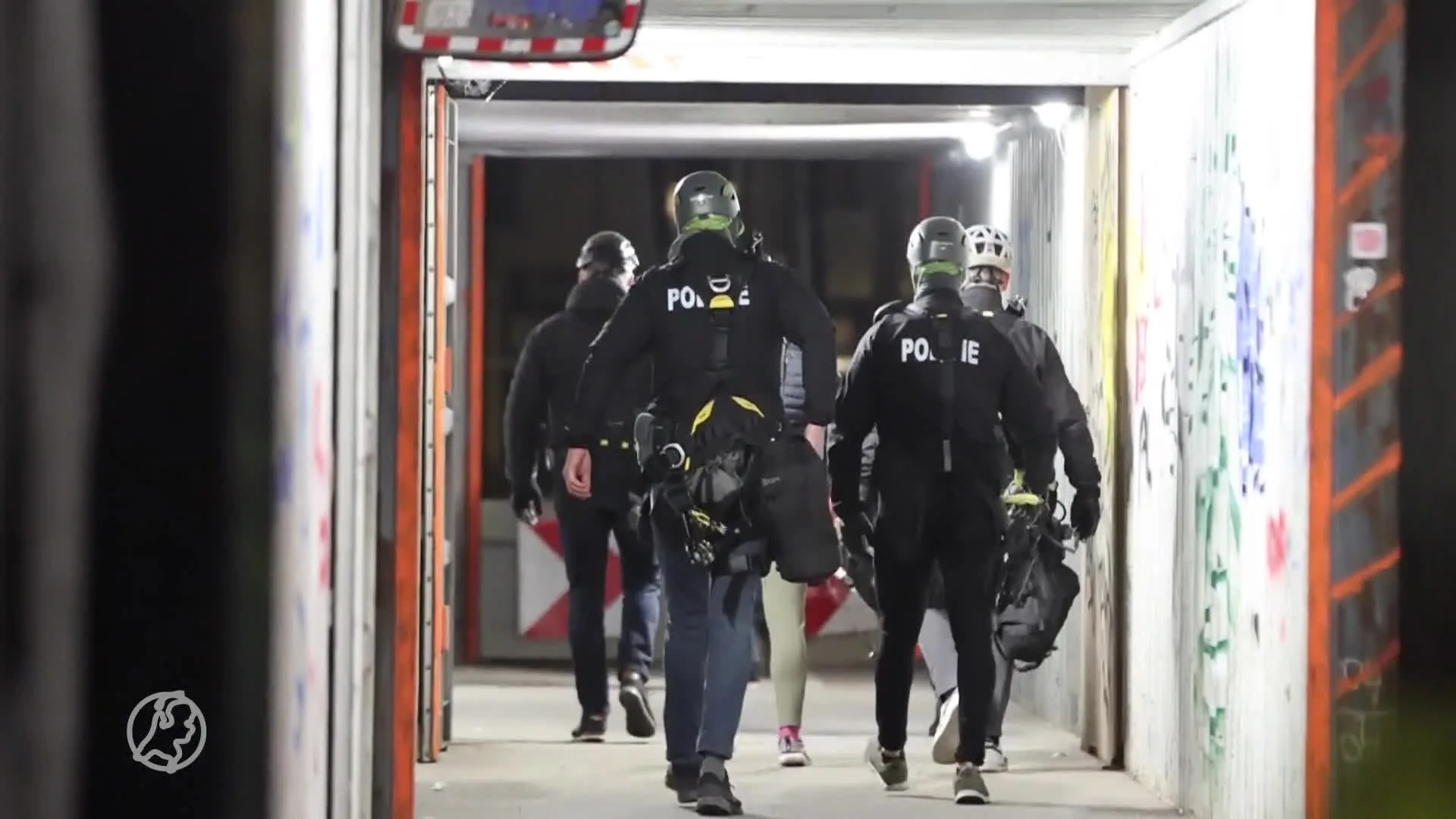 Verwarde man klimt vijftien meter omhoog in hijskraan Den Haag